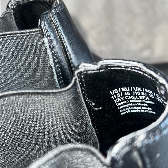 Kenneth Cole New York Black Chelsea Boots Sleek Leather Finish - Picture 11 of 12